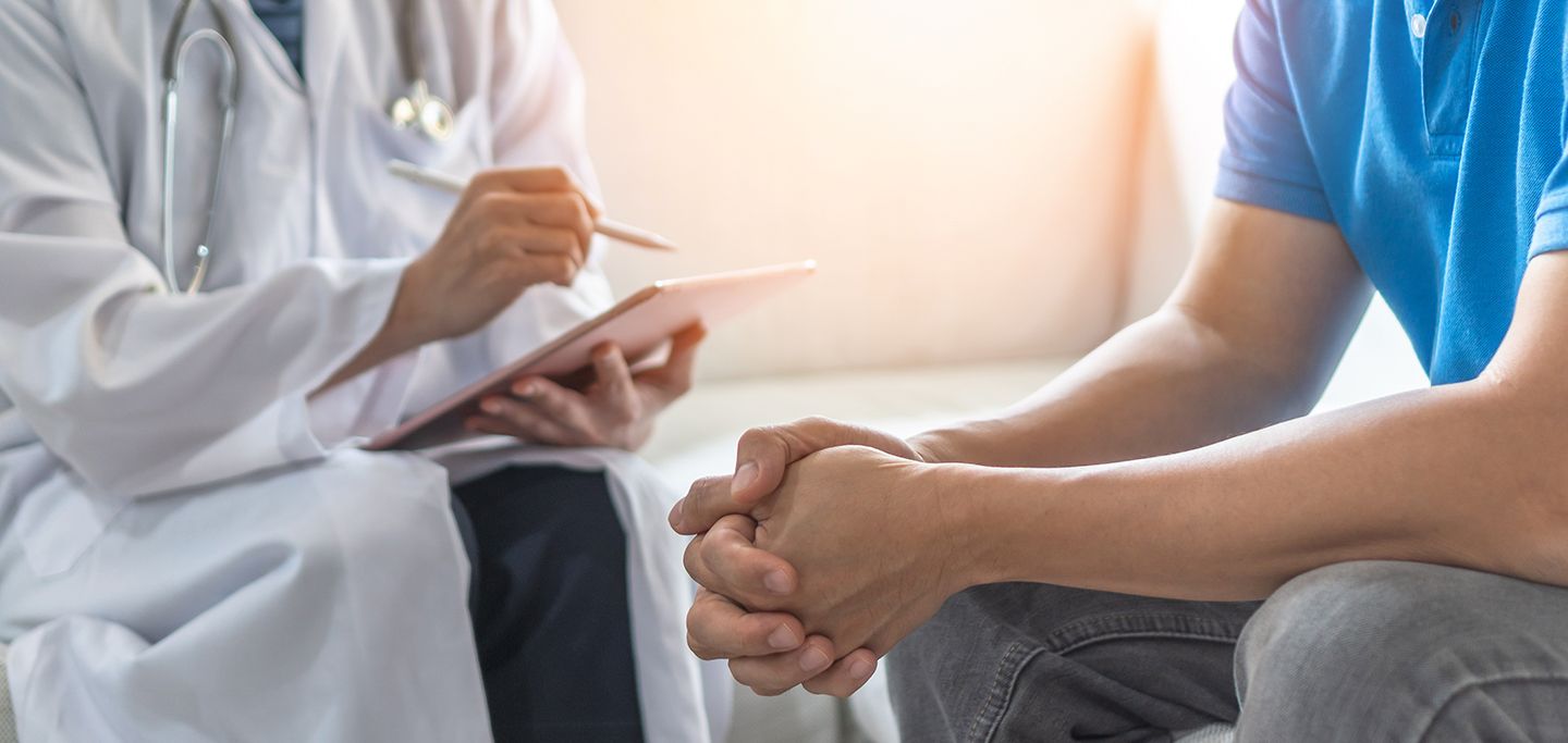 fotografie muže a lékaře